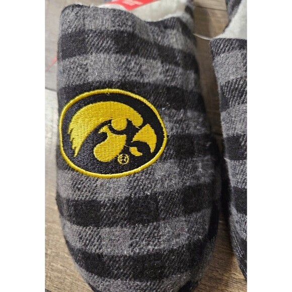 Iowa Hawkeyes College Football Men's Plaid Slippers NEW - Picture 5 of 7